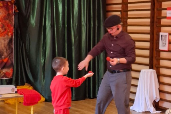 Grupa Motylki z magikiem