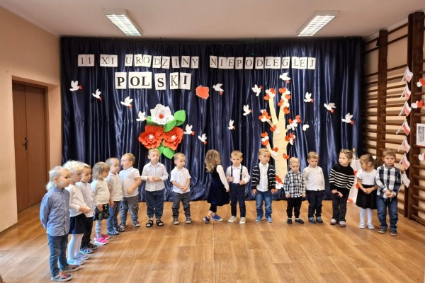 Występ Pszczółek z okazji Narodowego Święta Niepodległości